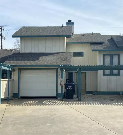 1121 S Pinkham St, Visalia, CA 93292