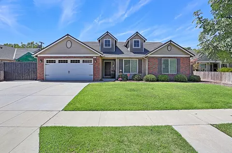 2671 Tamarack Ave, Sanger, CA 93657