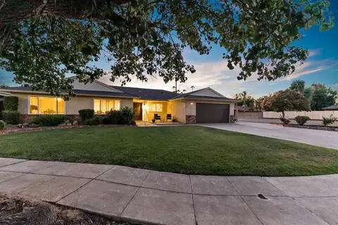 907 E Alluvial Ave, Fresno, CA 93720