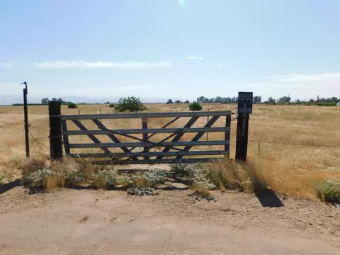 8207 N Thompson Ave, Clovis, CA 93619