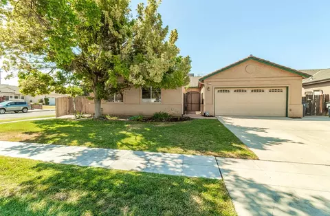 6577 E Kerckhoff Ave, Fresno, CA 93727