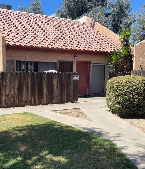 942 Greenfield Ave, Hanford, CA 93230