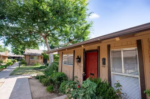 4909 N 7th St #E, Fresno, CA 93726