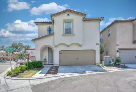 6341 E Valley Edge Dr, Fresno, CA 93727
