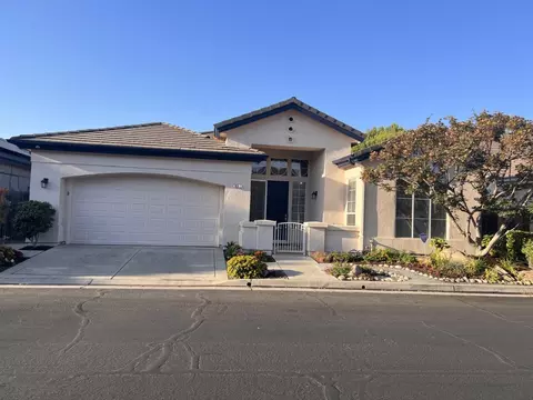 851 E Green Acres Dr, Fresno, CA 93720