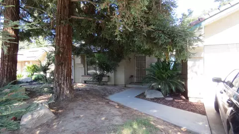 6126 N Ivanhoe Ave, Fresno, CA 93722