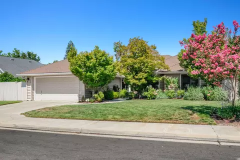 686 E Teal Cir, Fresno, CA 93730