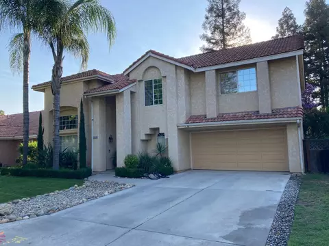 9270 N Green Meadows Ln, Fresno, CA 93720