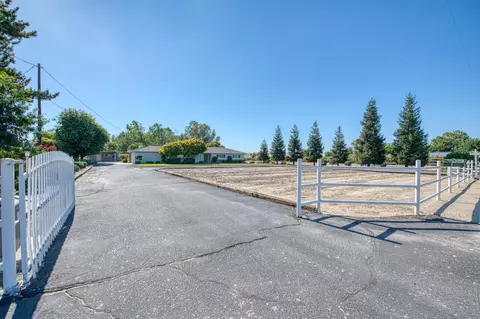 5567 S Locan Ave, Fowler, CA 93625