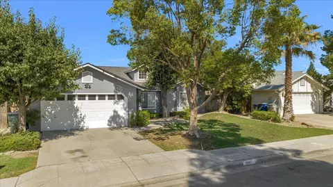 2261 N Milburn Ave, Fresno, CA 93722