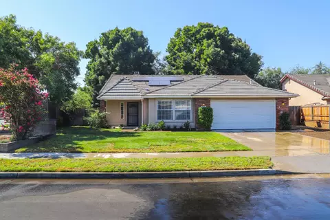 25 Devon Dr, Lemoore, CA 93245