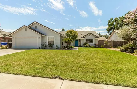 336 E Ramblewood Dr, Dinuba, CA 93618