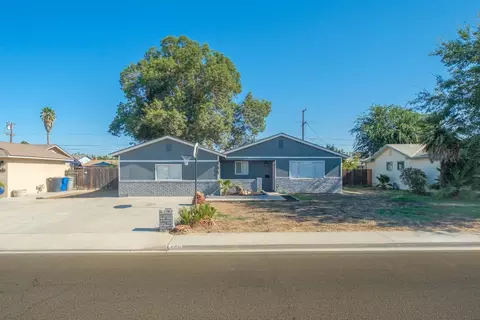 404 W Deodar Ln, Lemoore, CA 93245