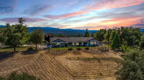 42016 Lone Olive Ln, Ahwahnee, CA 93601