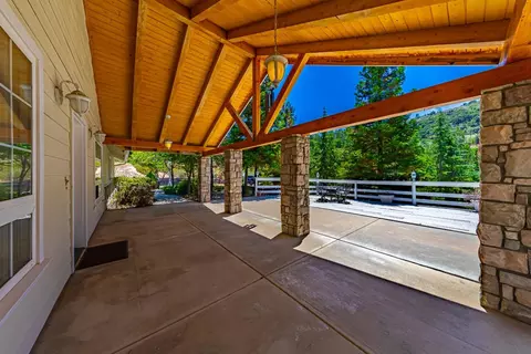 52040 Pettitt Rd, Oakhurst, CA 93644