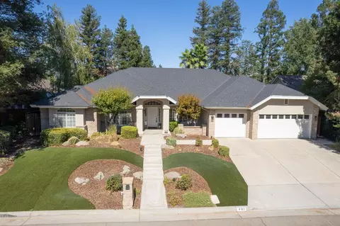 692 E Blue Ridge Rd, Fresno, CA 93720