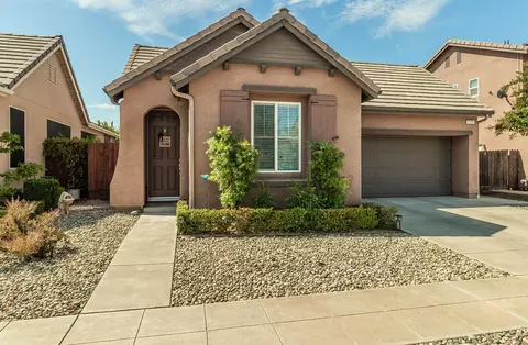 2397 E Turnberry Ave, Fresno, CA 93730