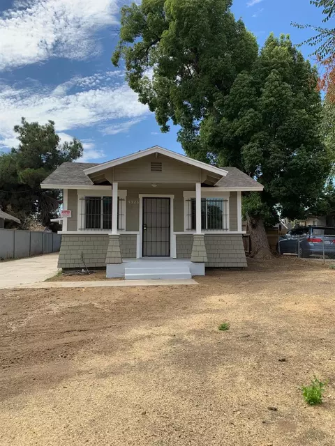 4526 E Huntington Ave, Fresno, CA 93702