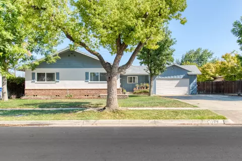 1104 W Norwich Ave, Fresno, CA 93705