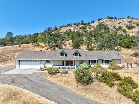 30556 N Dome Dr, Coarsegold, CA 93614