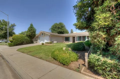 1155 Palo Alto Ave, Clovis, CA 93612