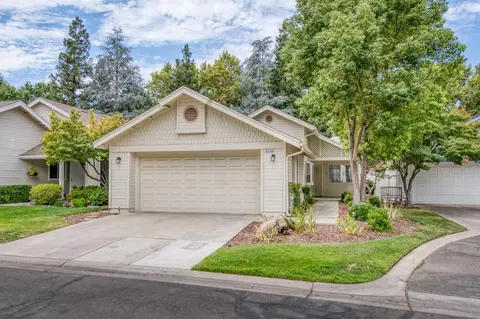 9170 N Woodlawn Dr, Fresno, CA 93720