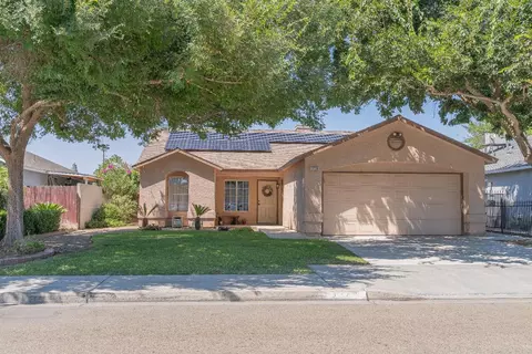 13716 E Bulah Ave, Parlier, CA 93648