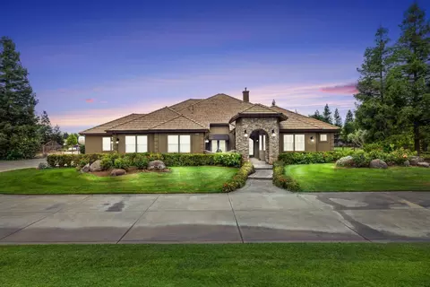 8575 N Purdue Ave, Clovis, CA 93619