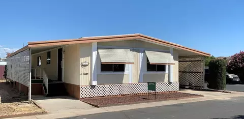 581 N Crawford Ave #107, Dinuba, CA 93618