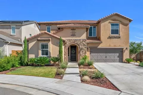 3095 Vermont Ave, Clovis, CA 93619