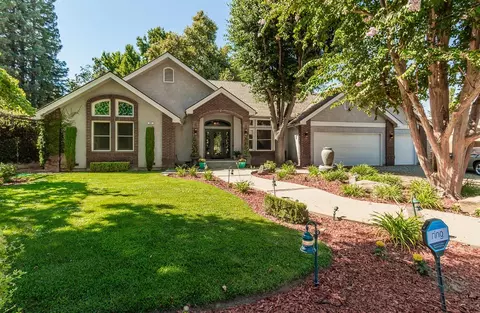 287 Trout Lake Dr, Sanger, CA 93657