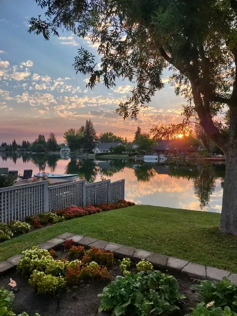 513 E Shelldrake Circle Cir, Fresno, CA 93730