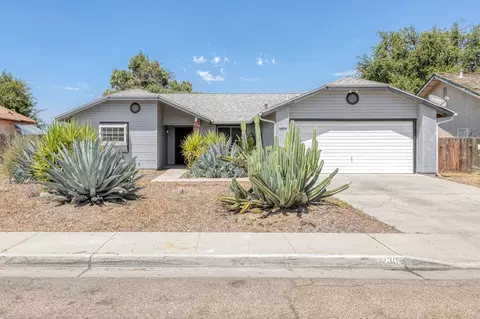 2306 10th St, Sanger, CA 93657