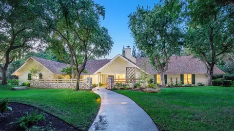 2254 W Dovewood Ln, Fresno, CA 93711