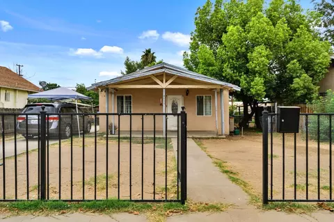 4027 E Illinois Ave, Fresno, CA 93702