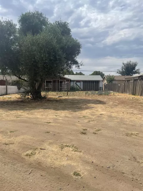 828 Cutting St, Madera, CA 93638