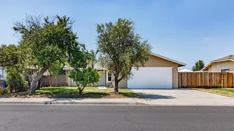 3182 Stanford Ave, Clovis, CA 93611