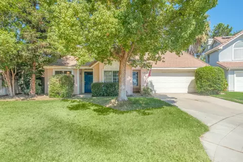 325 W Decatur Ave, Clovis, CA 93611