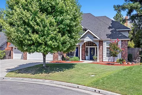 2398 E Minarets Ave, Fresno, CA 93720
