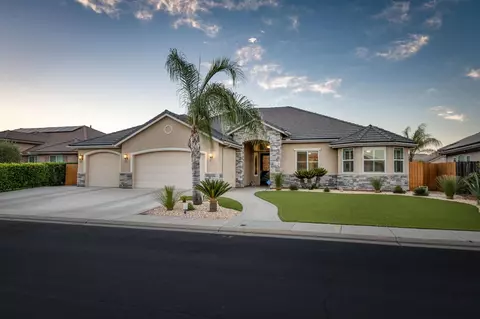 2771 Muncie Ave, Clovis, CA 93619