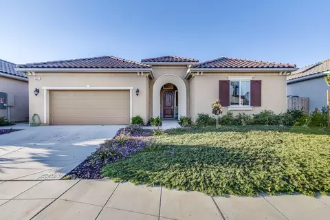 3027 Twain Ave, Clovis, CA 93619