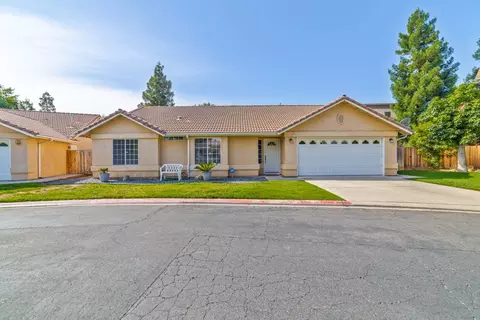 7131 N Whitney Ave, Fresno, CA 93720