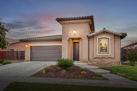 5837 E Booker Ave, Fresno, CA 93727