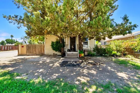 12711 W D St, Biola, CA 93606