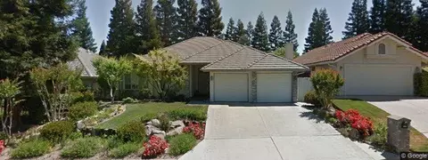 10120 N Heather Dr, Fresno, CA 93720