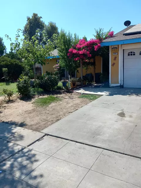 4864 E Geary St, Fresno, CA 93725