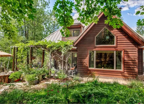 1216 Yosemite Way, Wawona, CA 95389