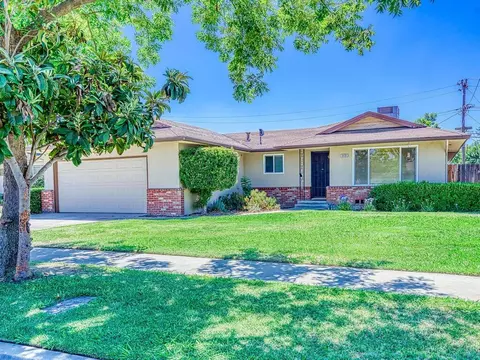 4430 E Robinson Ave, Fresno, CA 93726