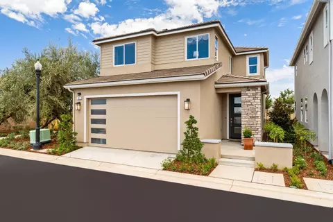 1118 Royalty Way W, Madera, CA 93636