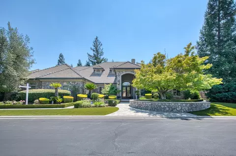 2331 W Thomason Pl, Fresno, CA 93711